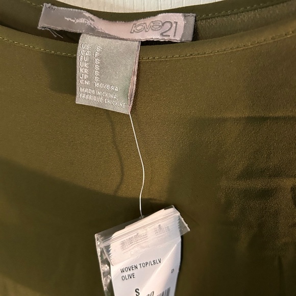 Lot of small blouses. - Picture 12 of 16